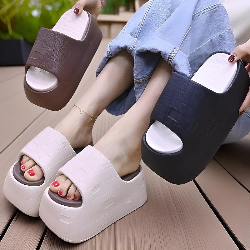 新款女夏季休闲风厚底拖鞋时尚潮流增高外穿显腿长居家外穿踩屎感