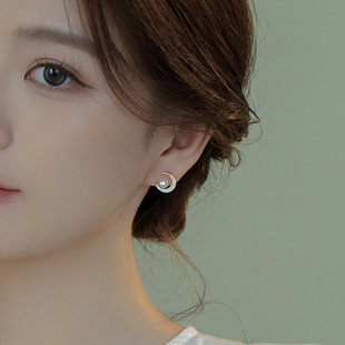 一弯明月小众设计天然淡水珍珠耳钉贝母小巧月亮s925银针高级耳饰