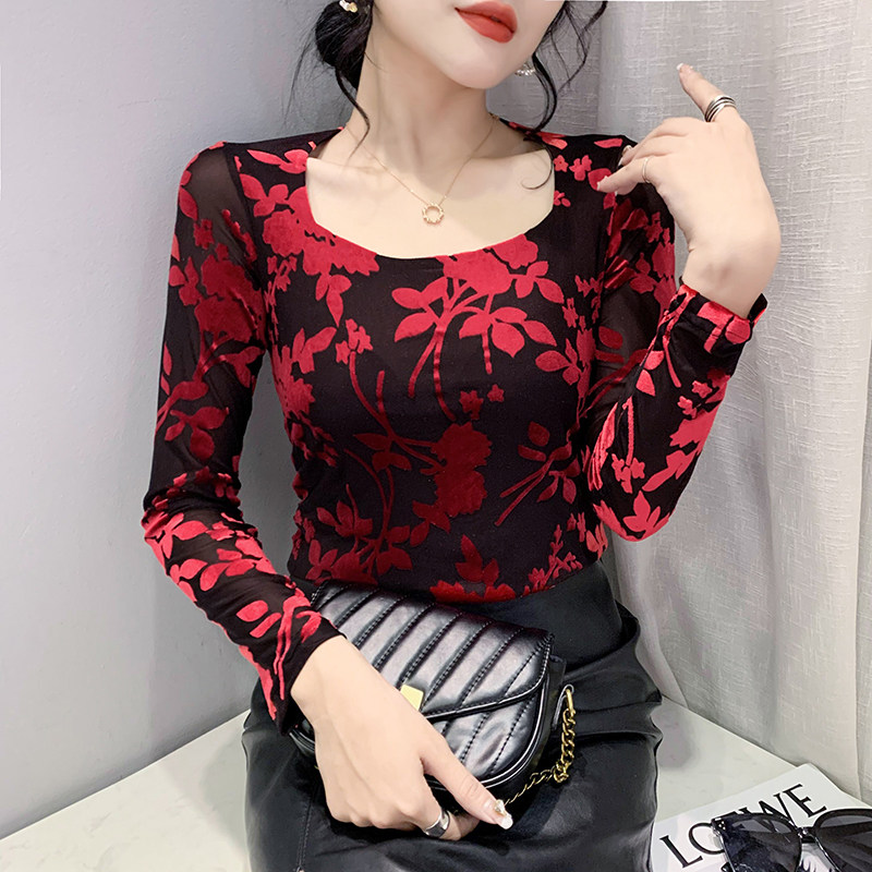 유럽의 가을 겨울 새로운 섹시한 스퀘어 넥 티셔츠 여성의 긴팔 몰려 메쉬 탑 세련되고 다재다능한 바닥 셔츠 유행