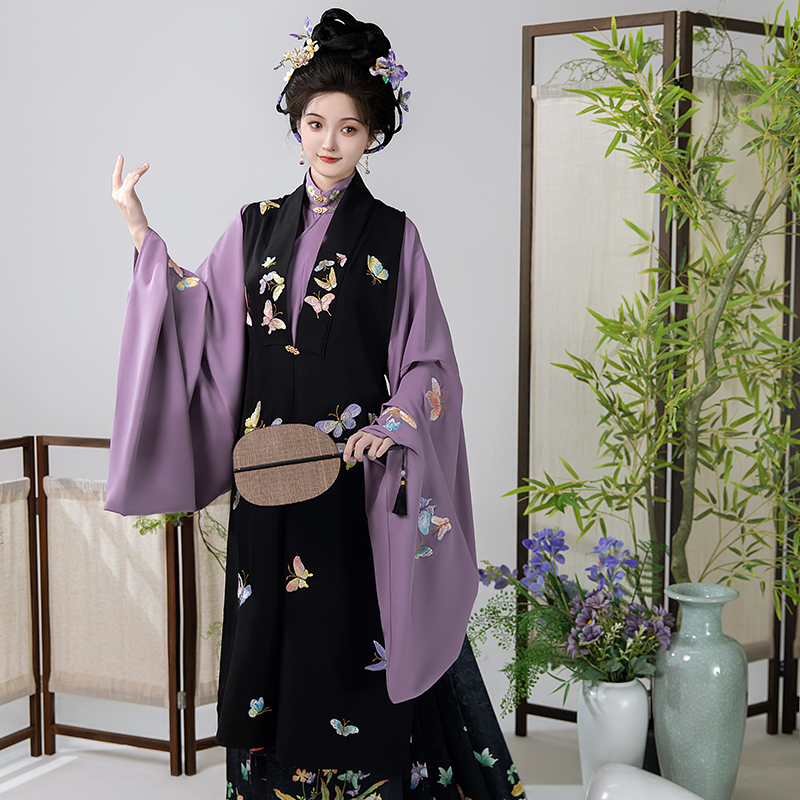 柒邑女蝴蝶刺绣马面裙套装