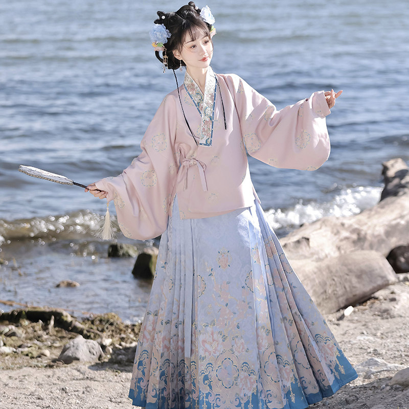 原创汉服柒邑花香套装图片