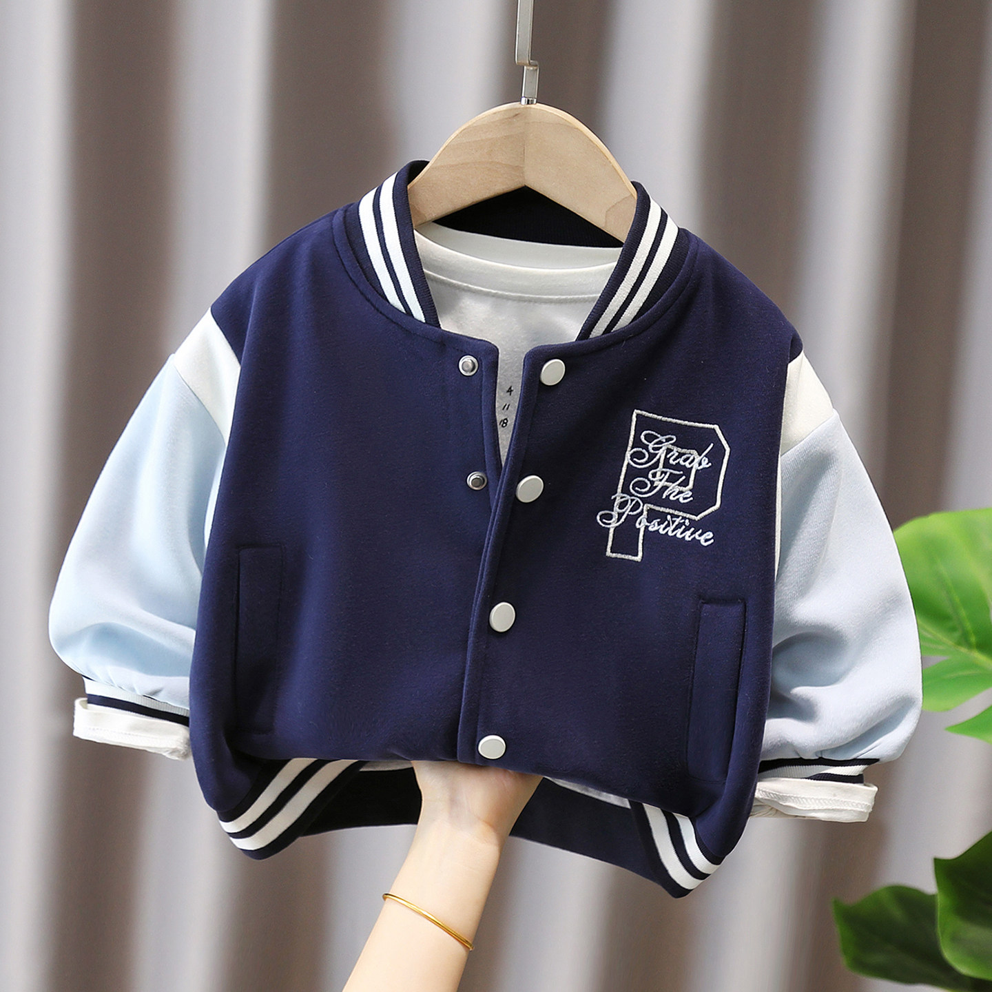 小童潮范刺绣字母外套男女童2026春秋装宝宝撞色夹克衫儿童棒球服