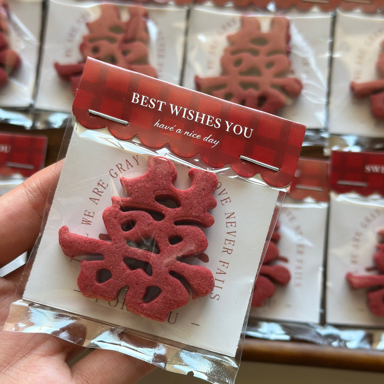 红色喜庆婚礼结婚卡头喜饼喜糖果零食透明包装袋英文折叠封口卡片