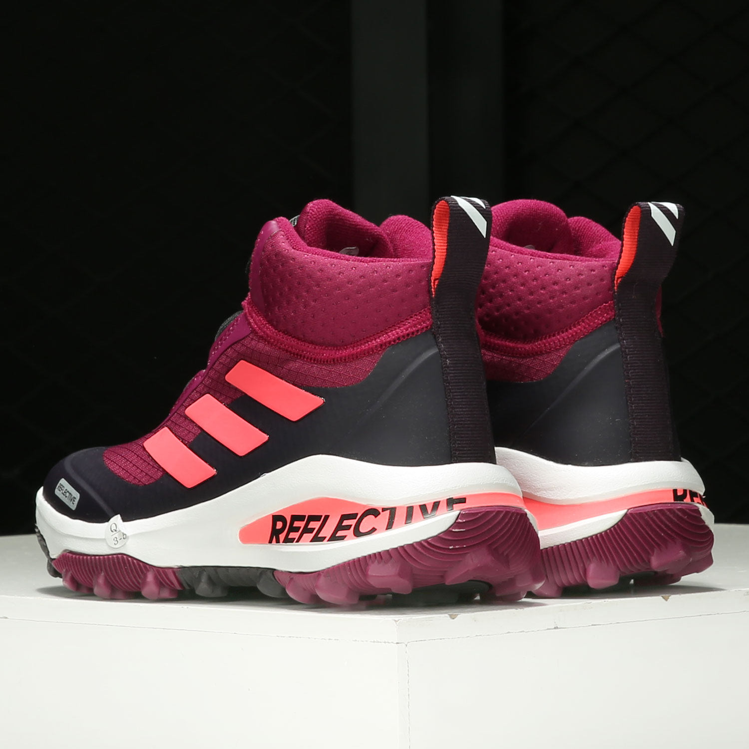 adidas/阿迪达斯正品冬季男女大童保暖高帮户外休闲运动鞋 fv3487