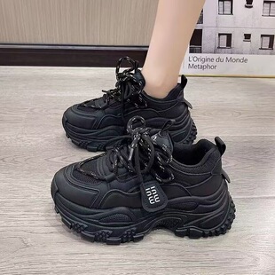 轻便软底老爹鞋女2026春秋单网透气网红超火显脚小秀气超轻运动鞋