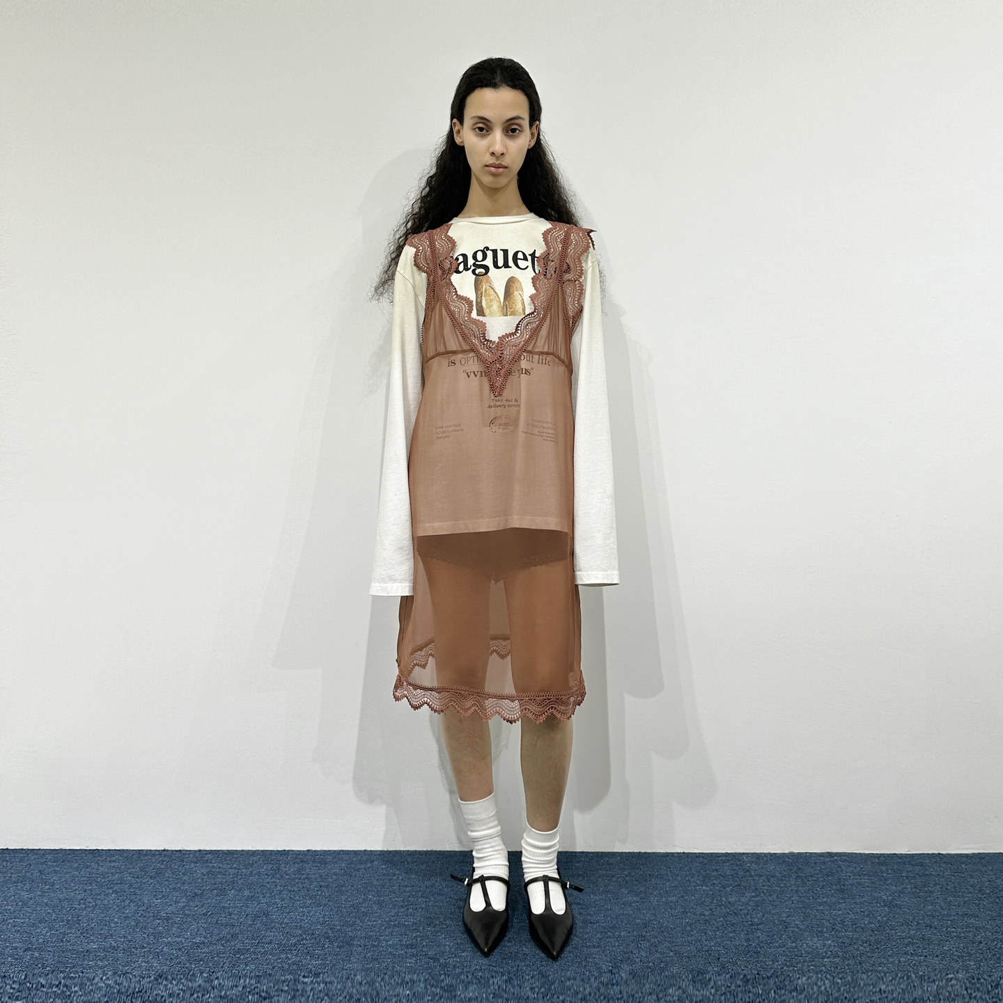 【卢昱晓同款】VVNK JANE PLUS2025春季新款V领蕾丝吊带连衣裙