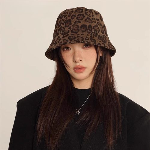 WinnieLee日本设计师联名款帽子