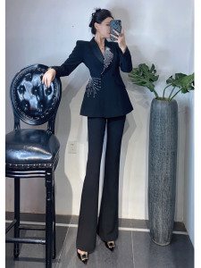 高端重工钉钻黑色显瘦西服套装秋季新款修身西装喇叭裤通勤两件套