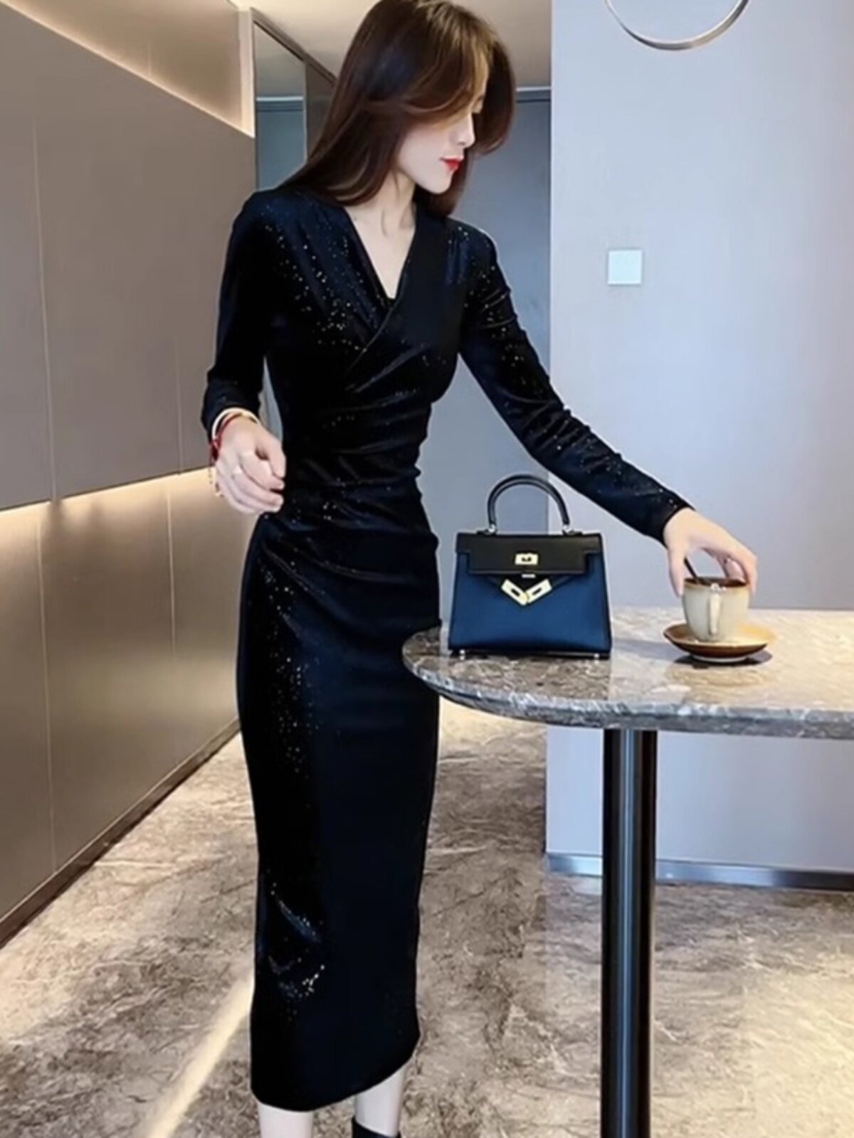 覆古V领天鹅绒婴儿气息连衣裙女士春秋季欧式风格修身细腰看开衩