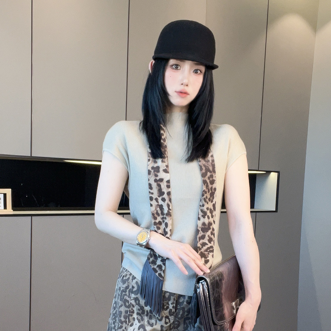 T恤女2026早秋新款欧洲站设计感撞色豹纹围巾打底衫修身显瘦上衣