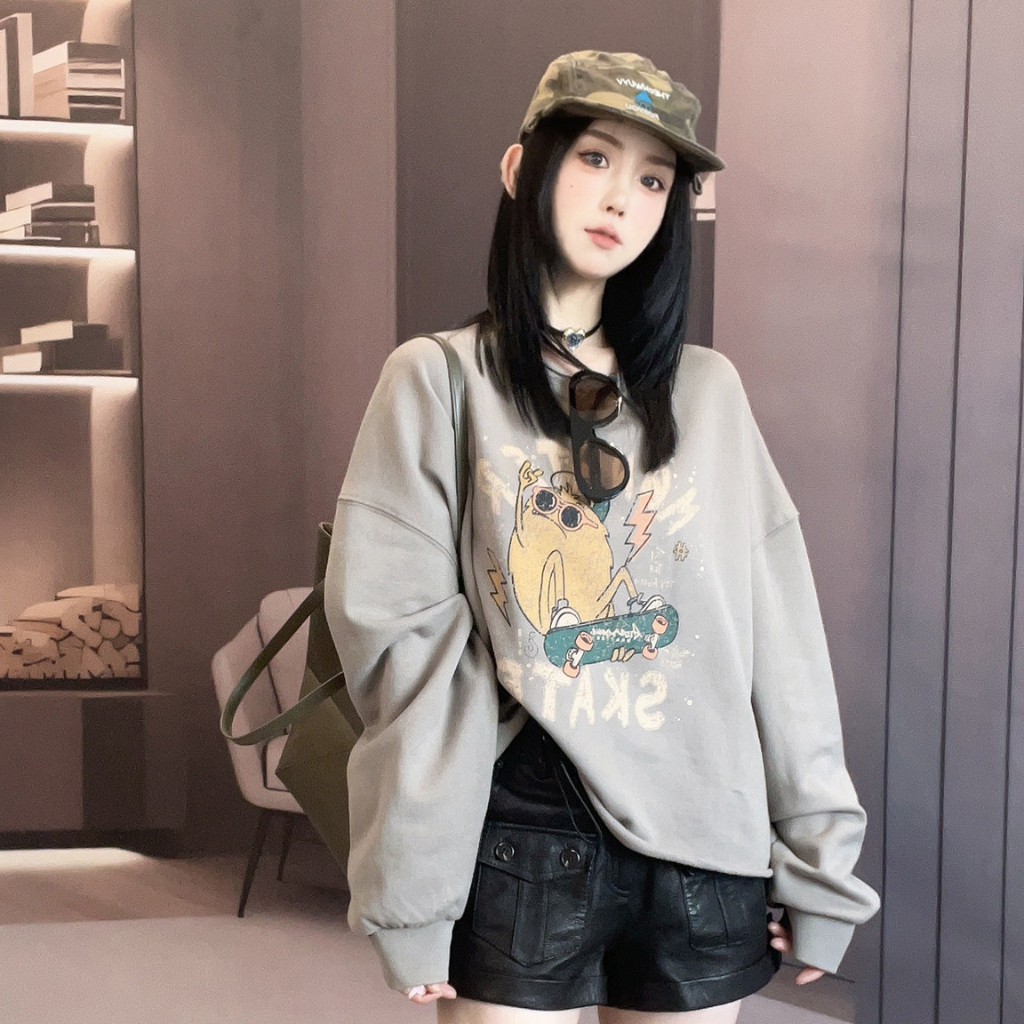 卫衣女2026秋季新款撞色拼接卡通涂鸦字母印花圆领套头长袖上衣