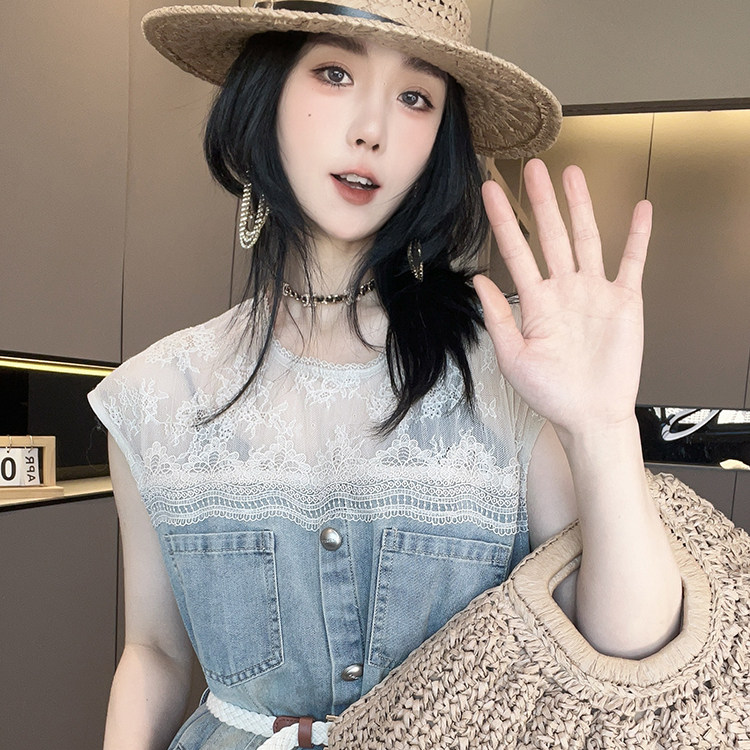 无袖牛仔连衣裙女2026夏季新款蕾丝拼接牛仔裙编织腰带圆领裙子