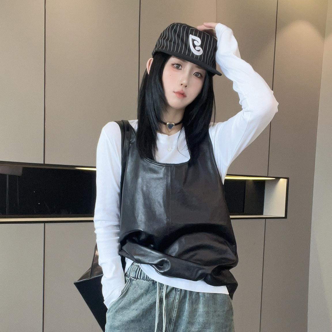 皮背心女2026秋季新款欧洲站时尚百搭纯色绵羊皮皮衣外穿无袖上衣