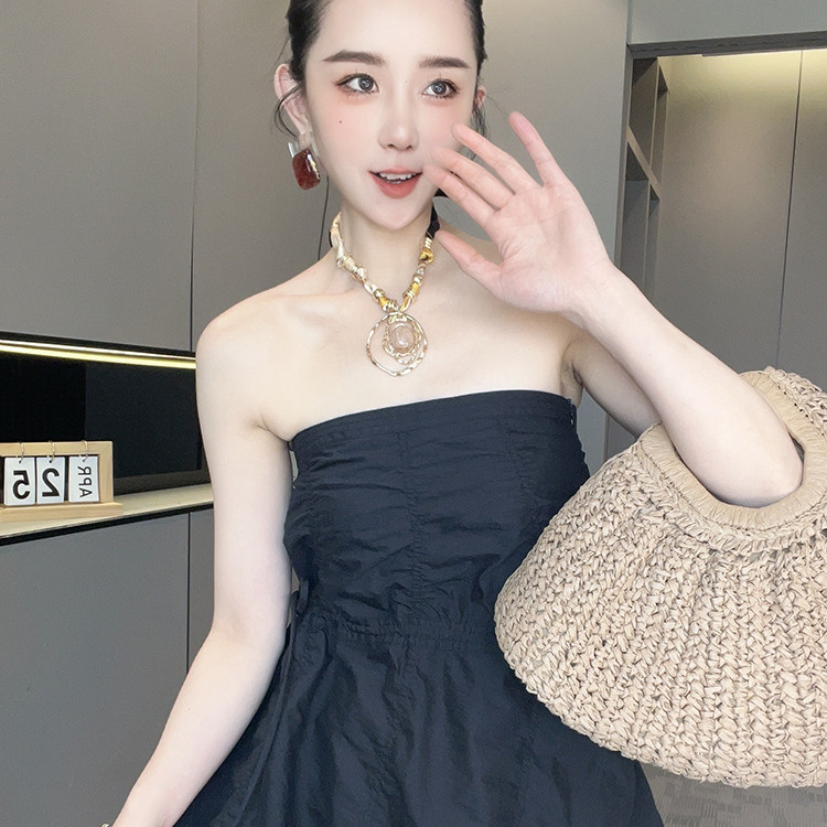 抹胸连衣裙女2026夏季新款欧洲站设计感纯色露肩褶皱短裙高腰裙子
