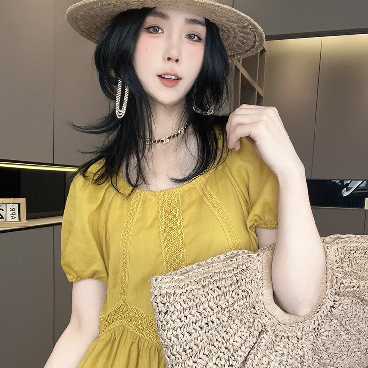 短袖连衣裙女2026春季新款欧洲站法式纯色蕾丝拼接泡泡袖圆领裙子