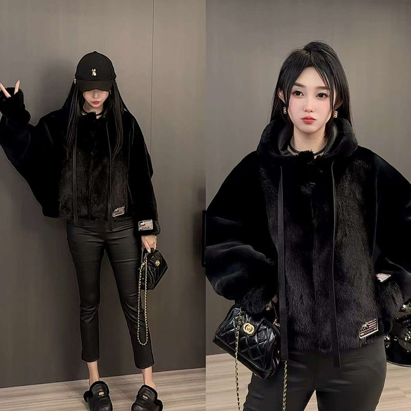 拼接貂毛皮毛一体女2025秋冬新款欧洲站设计感连帽外套长袖上衣
