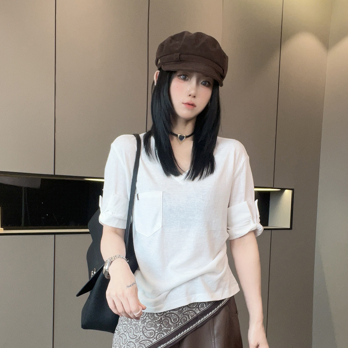 短袖T恤女2026秋季新款欧洲站设计感褶皱口袋V领打底衫半袖上衣