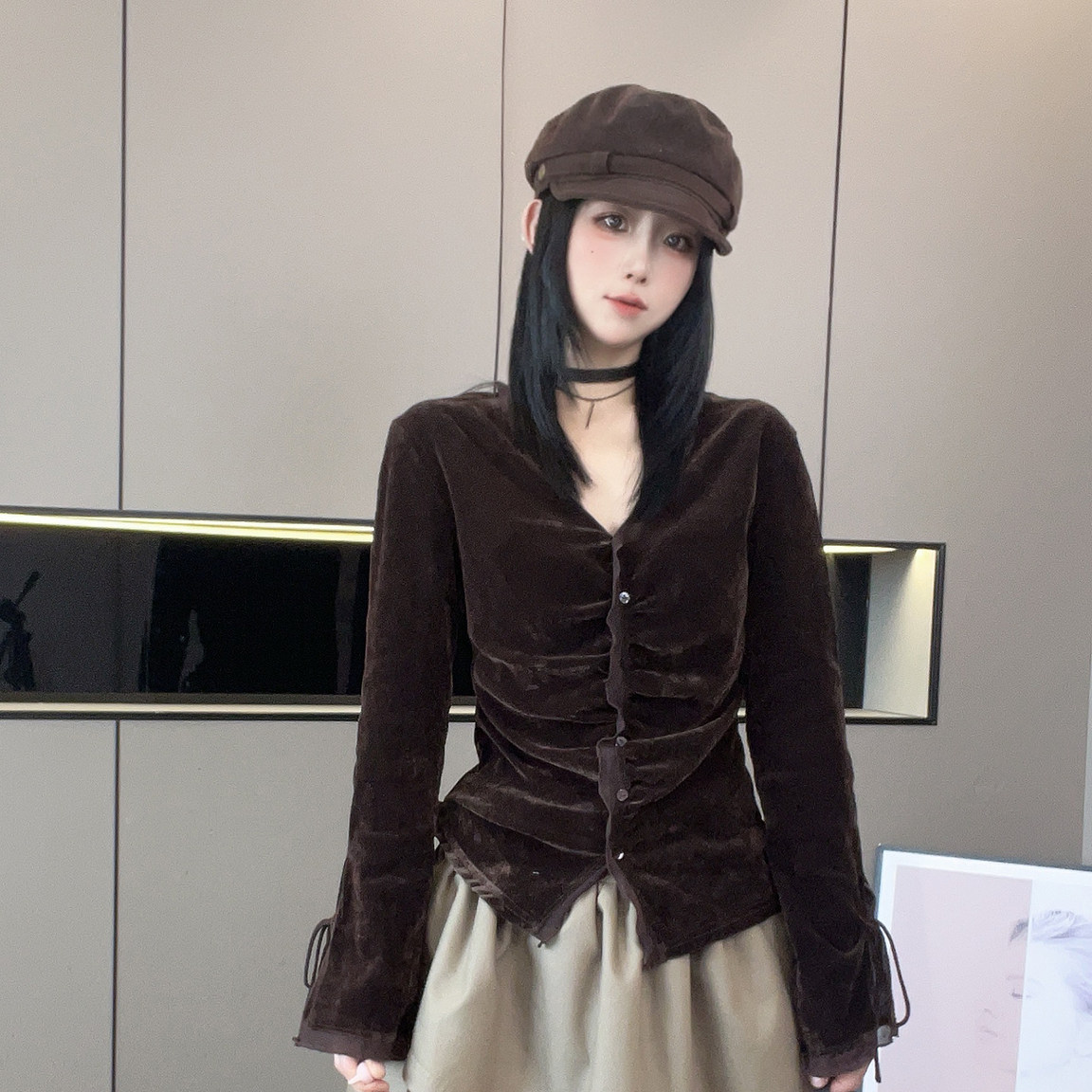 丝绒衬衫女2026秋季新款欧洲站设计感纯色修身显瘦单排扣长袖上衣