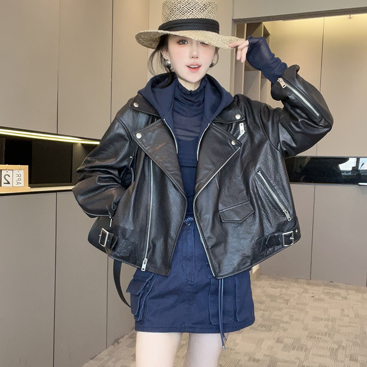 皮衣女2025秋季新款欧洲站机车风纯色绵羊皮真皮外套连帽长袖上衣