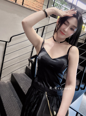 RR fashion 丝绒背心女2024夏季新款法式时尚吊带裹胸V领纯色上衣