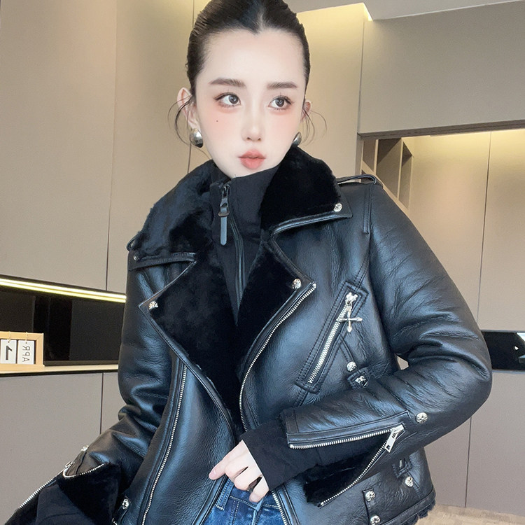 皮毛一体女2025秋冬新款欧洲站机车风翻领短款保暖外套长袖上衣