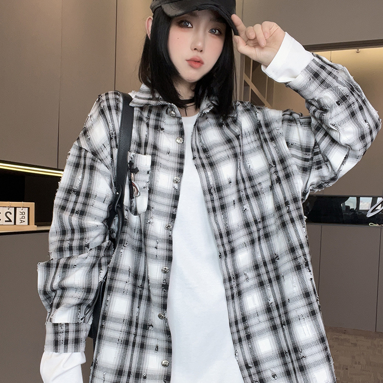格子衬衫女2025秋季新款卡通图案印花破洞翻领中长款单排扣上衣