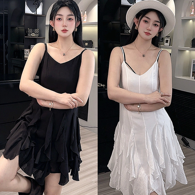 吊带连衣裙女2026春季新款慵懒风纯色吊带裙修身显瘦短裙百搭裙子