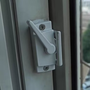 白色塑钢门窗月牙锁老式铝合金门锁搭扣移门平面勾锁推拉窗户锁扣