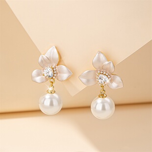 小众仿珍珠耳饰女气质独特耳环2025新款爆款高级感银针轻奢耳坠