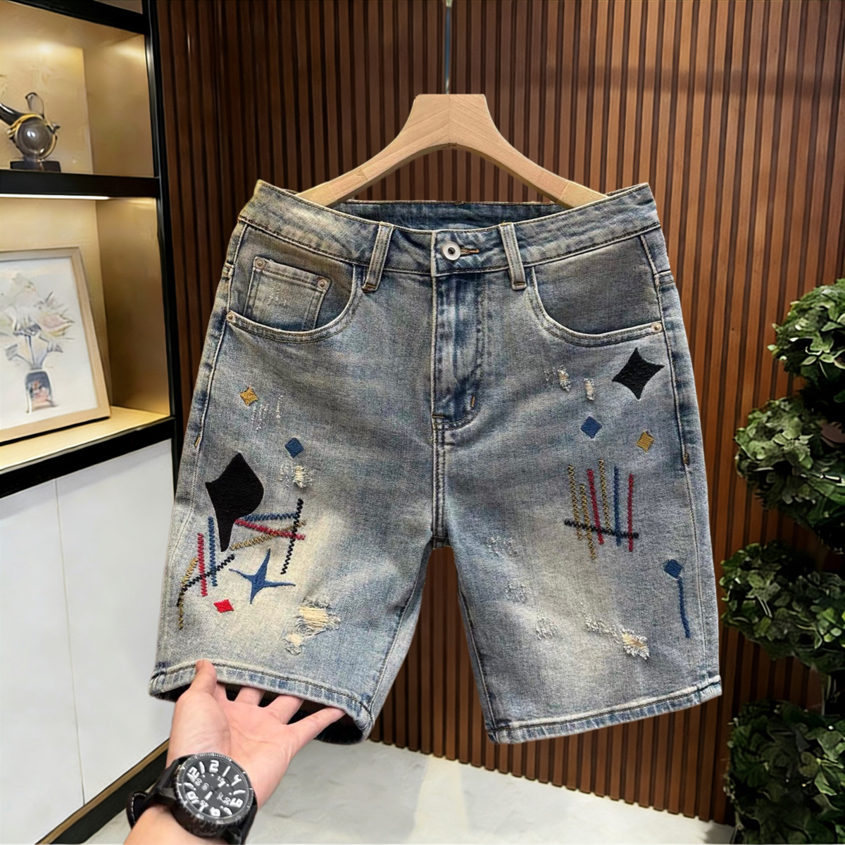 2026年夏季新款刺绣破洞牛仔短裤男潮牌痞帅宽松直筒百搭潮流五分