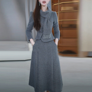 加厚两件套连衣裙子 新款 贵妃绒带围巾气质高贵女装 打底裙2025秋季