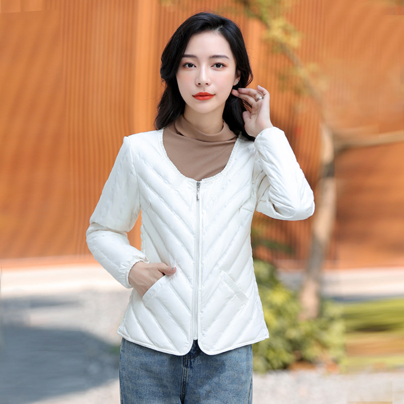 百搭短款圆领白鸭绒羽绒服女