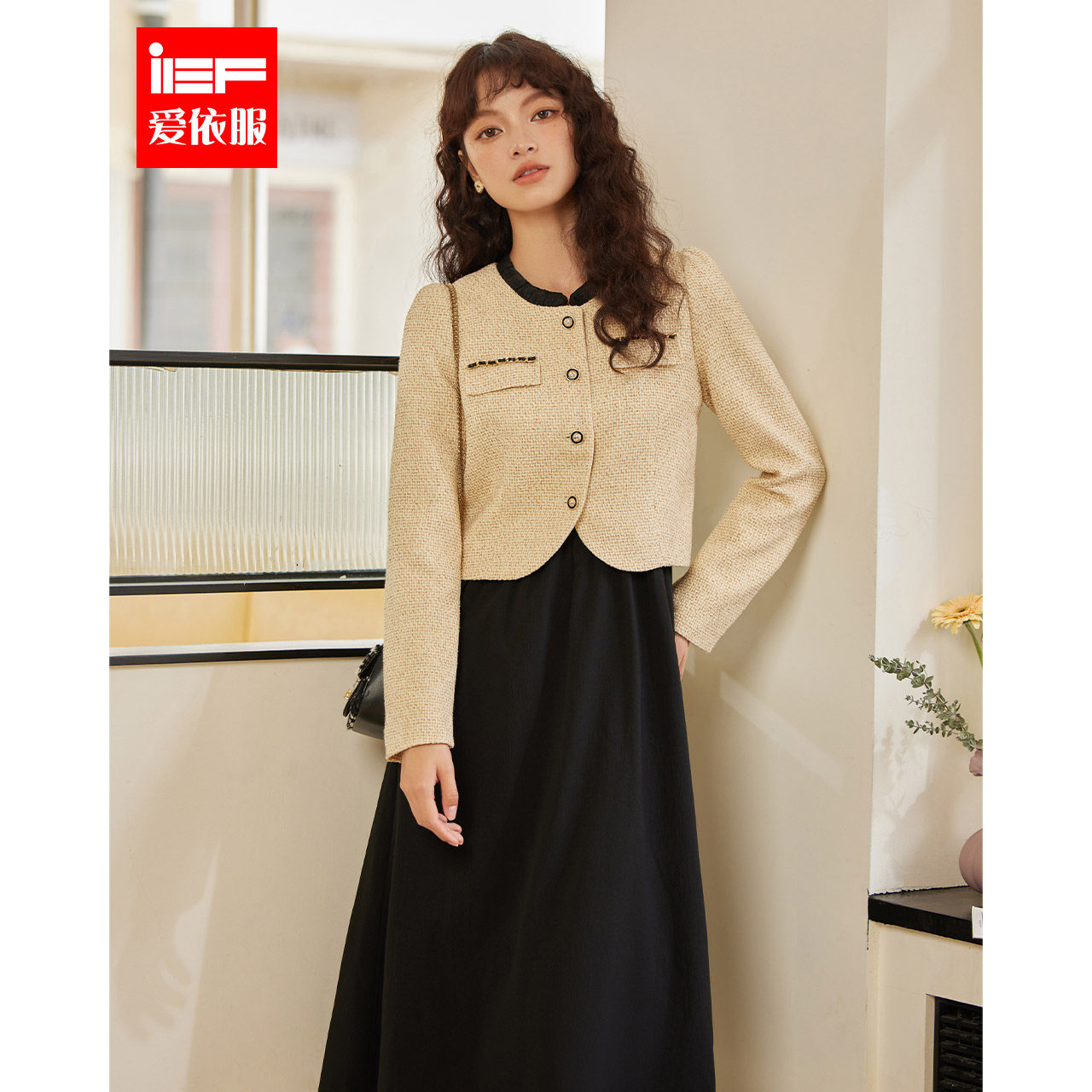 IEF/爱依服套装2023秋季新款法式小香风气质高级感时尚里外套裙属于什么档次？