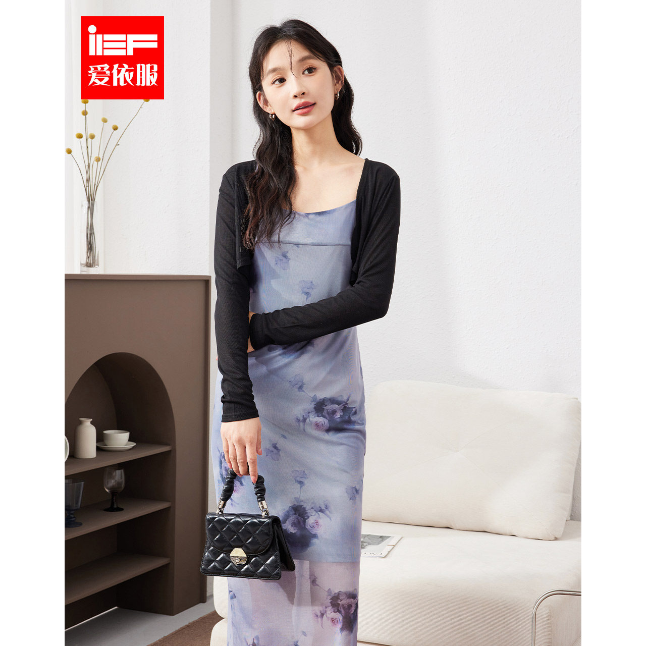 IEF/爱依服套装2023秋季新款新款温婉轻熟风气质修身显瘦里外套裙属于什么档次？