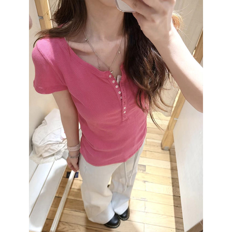 显白玫红色亨利领正肩短袖t恤女图片