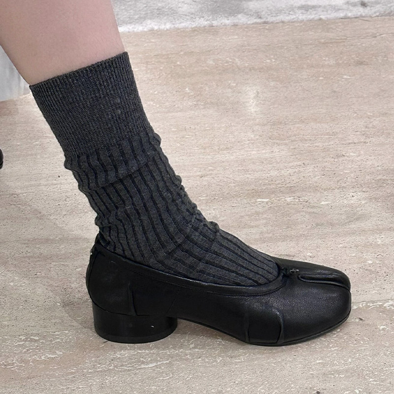 thumbnail for Top Version Pleated Toe Shoes for Women, 2026 Spring/Autumn New Pig's Trotter Tabi Mid-Heel Ballet Shoes Shallow High-Heel Flats