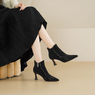 westory深口及踝靴V口踝靴时装踝靴2025新款细跟短靴显腿长靴