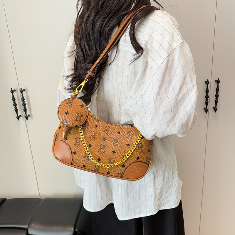 网红爆款牛角包复古轻奢包包女2025新款时尚高级感单肩斜挎腋下包