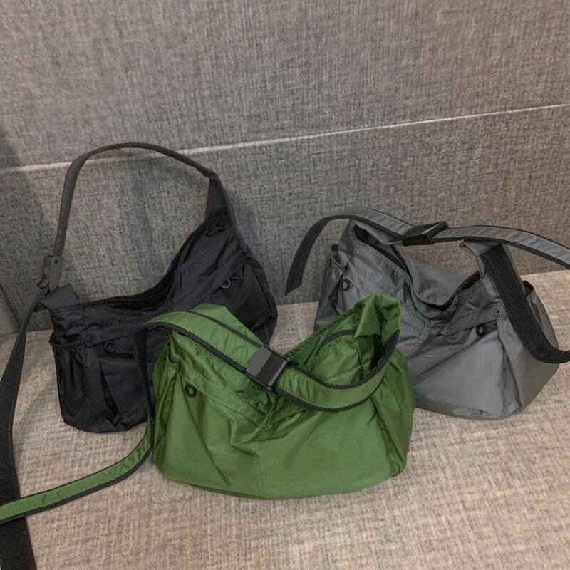小轻量化防水牛津布单肩斜挎包女大容量轻便户外运动休闲包多口袋