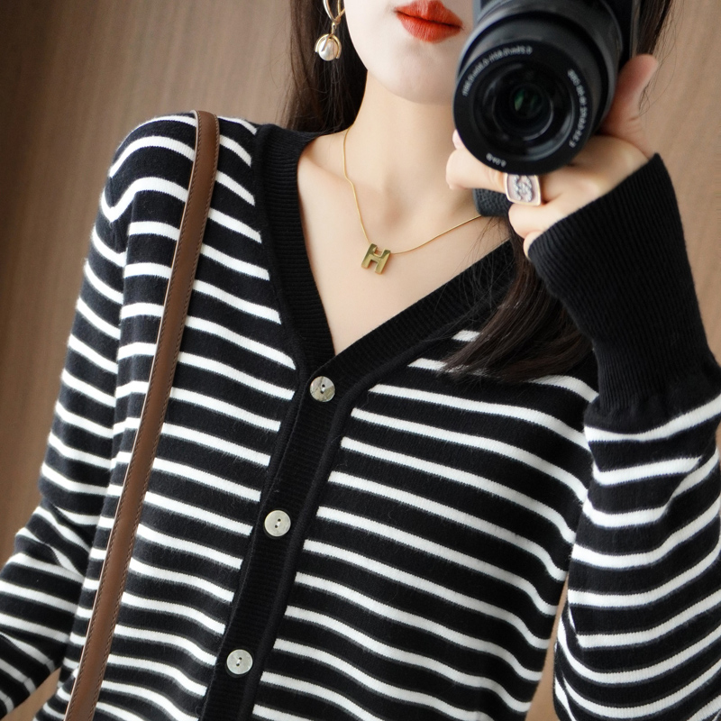 秋冬季女装经典条纹软糯糯V领针织毛衣开衫女外套慵懒风1207h