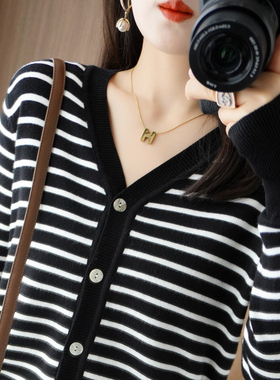2025新款毛衣外套女开衫秋冬季V领长袖打底黑白条纹针织衫女1204h