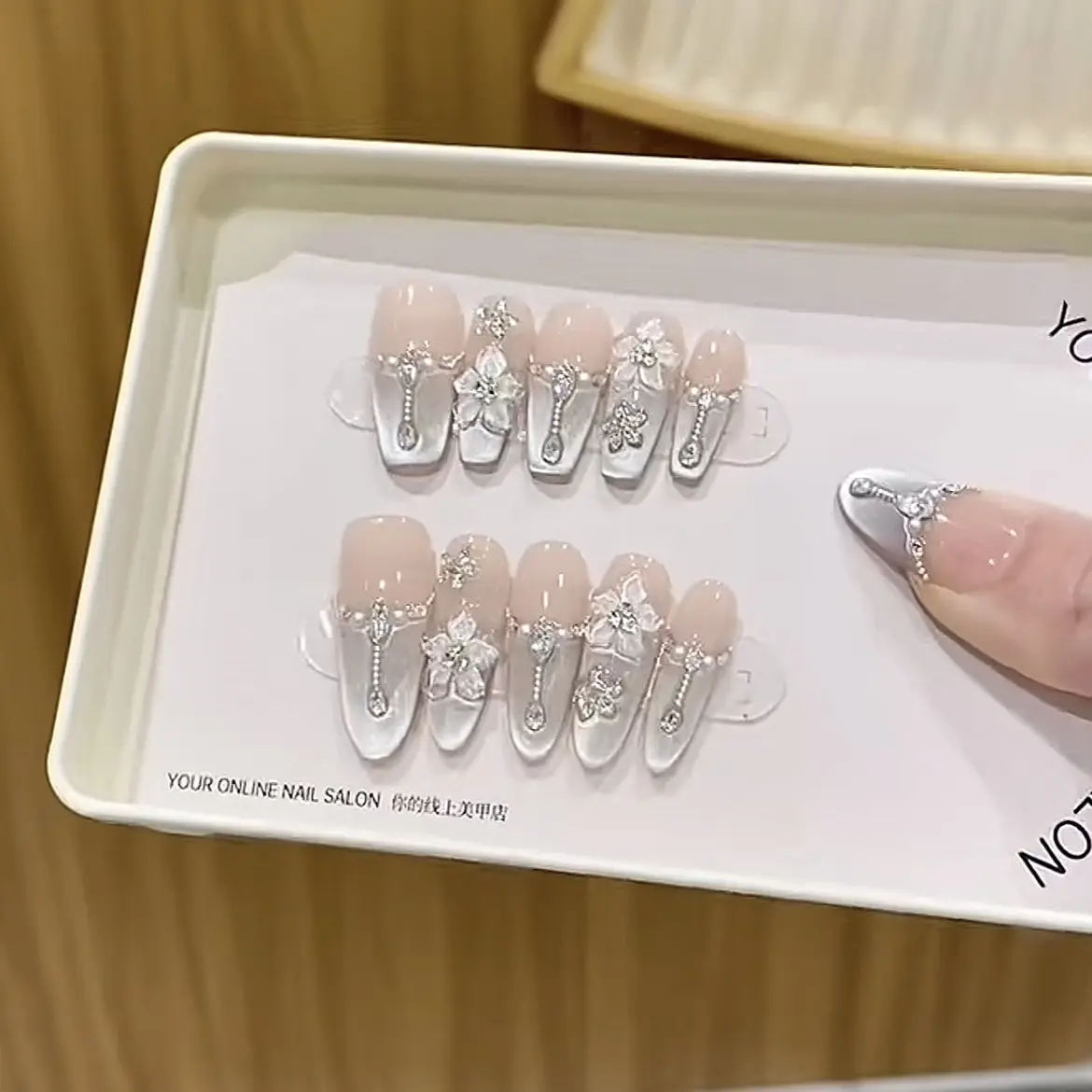 奈姿 纯手工光疗穿戴甲指尖生花猫眼立体小花重复使用美甲贴片