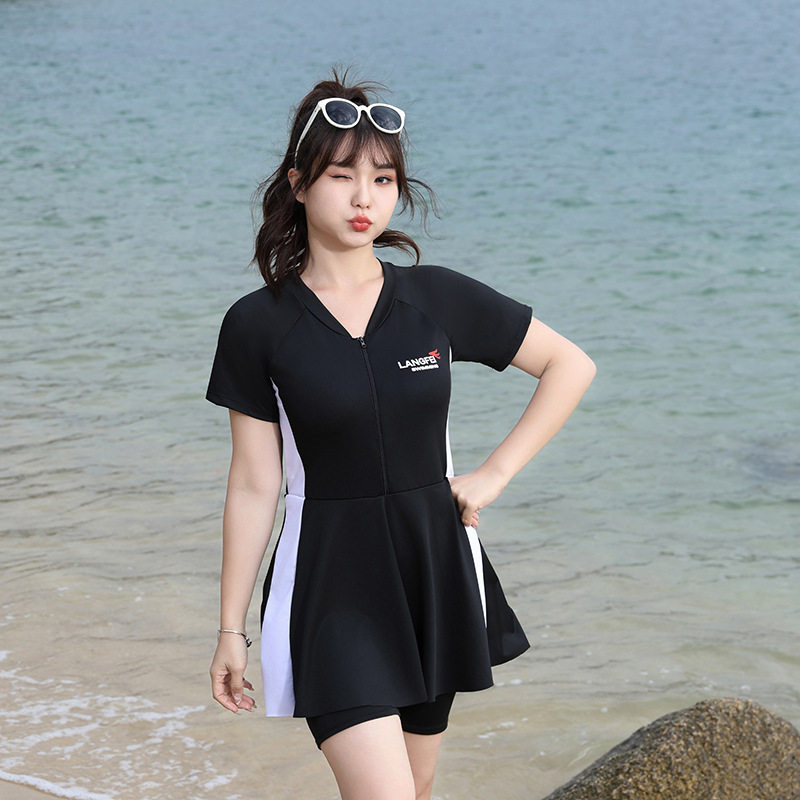 运动款连体大码泳衣女胖妹妹加肥宽松爆款中长裤泳装遮肉显瘦保守