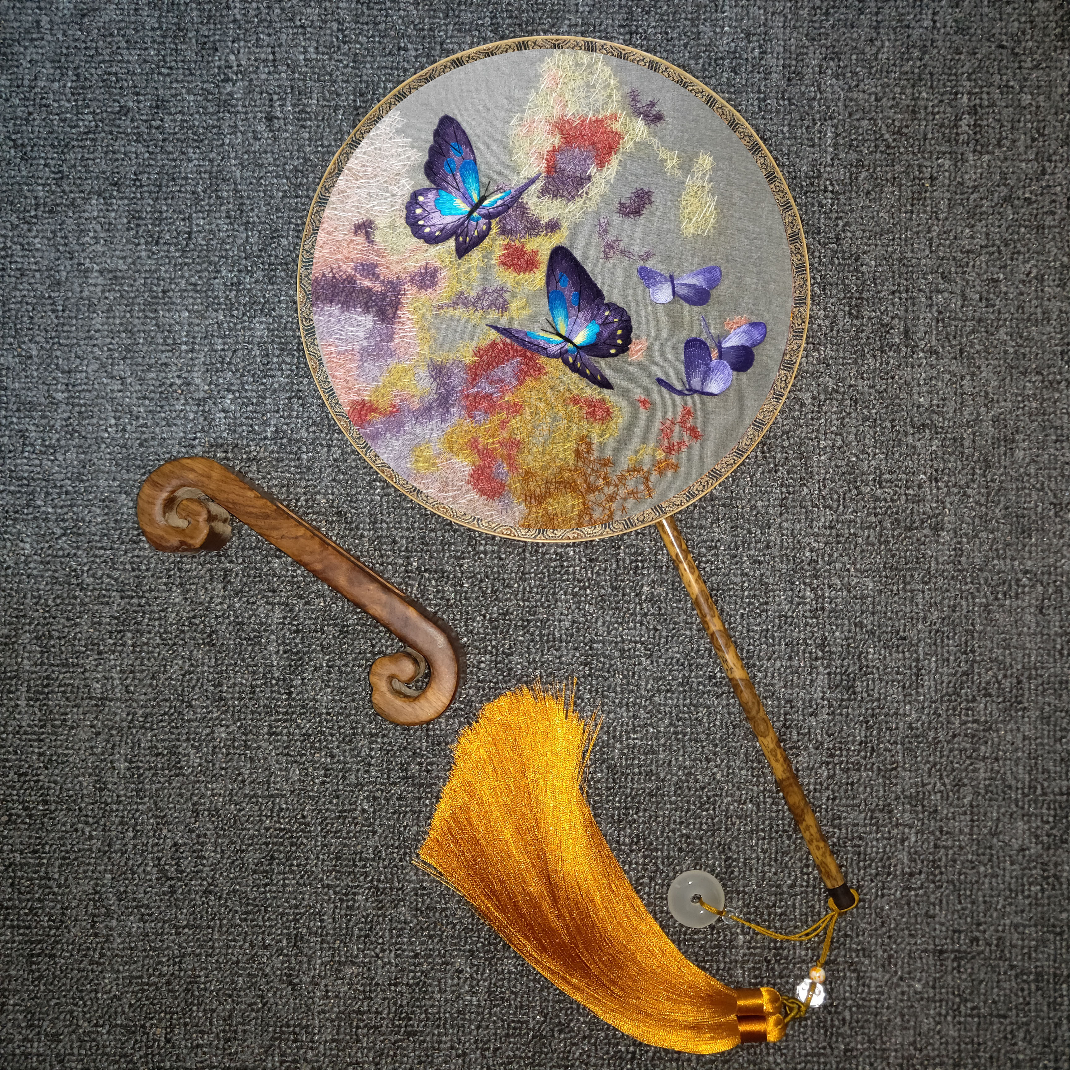 苏州刺绣真丝扇子荷花中国古风纯手工摆件礼品兔子蜀苏绣双面团扇