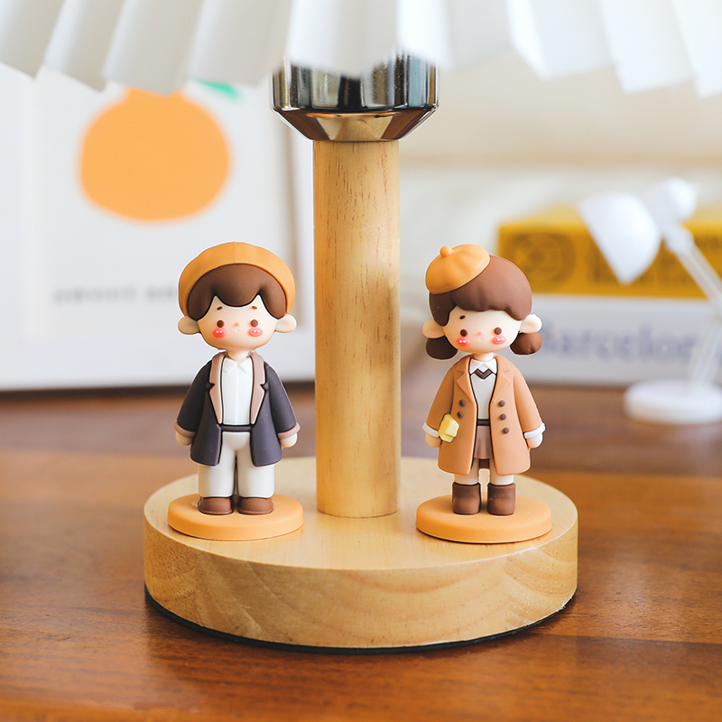 休闲装风衣情侣男孩女孩玩偶摆件