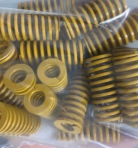 日标距形黄色模具弹簧TF6*20 25 30 40 50 60 70 80 90 100 -300