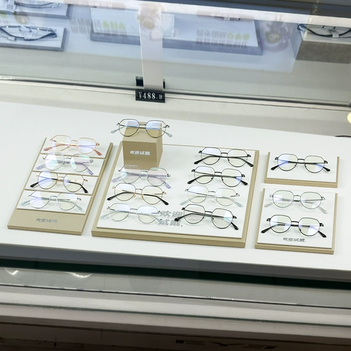 Очки, стенд