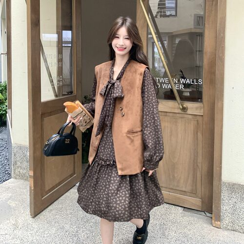 高级麂皮绒马甲碎花连衣裙两件套女秋季漂亮套装穿搭今年紧身流行