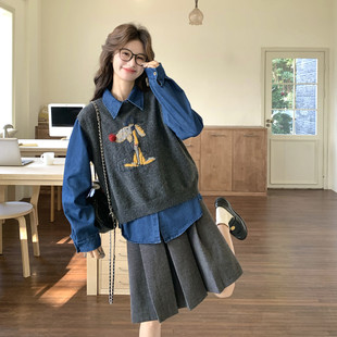 韩系学院风针织马甲套装女中老年减龄牛仔衬衫两件套春秋装好看美