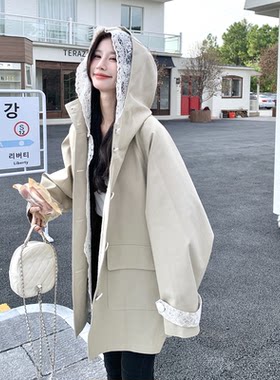 年轻2026浅卡其色蕾丝连帽风衣女中长款法式法式今年外套好看洋气